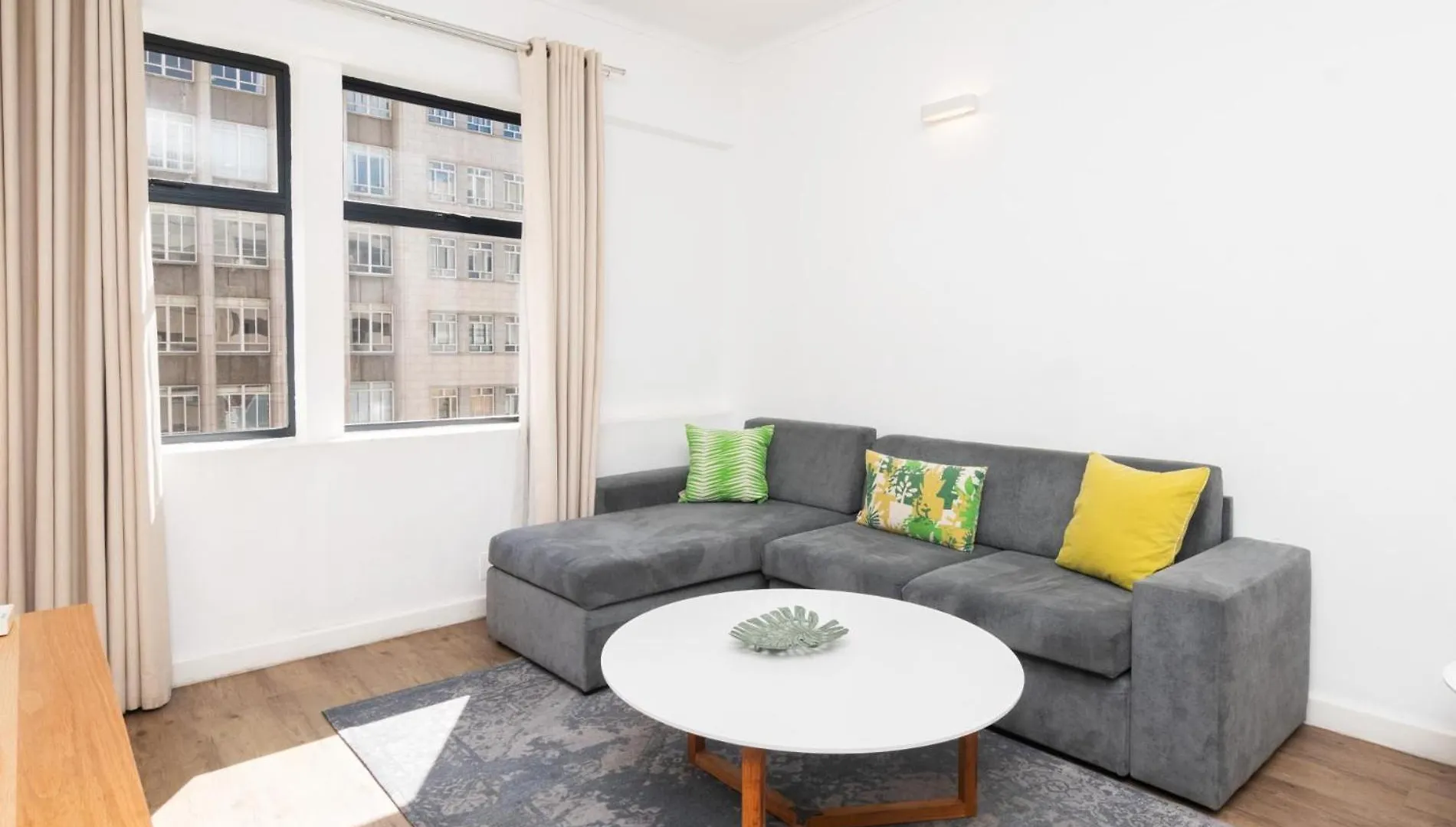 One Bedroom Apartment In Adderley Street Cape Town