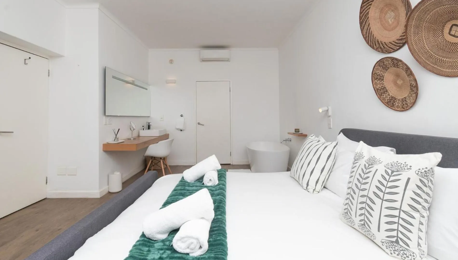 One Bedroom Apartment In Adderley Street Cape Town 0*,  Güney Afrika