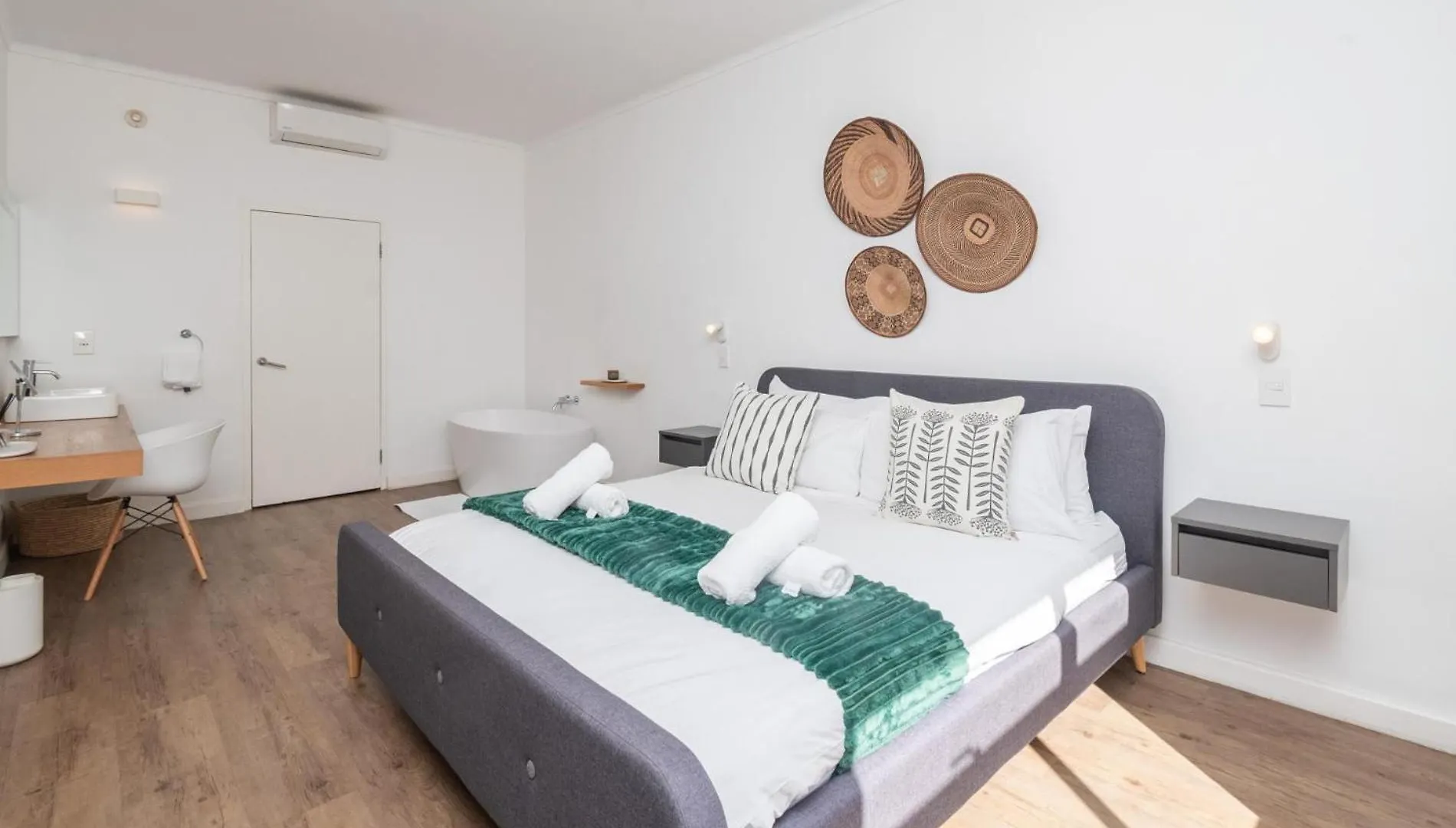 One Bedroom Apartment In Adderley Street Cape Town