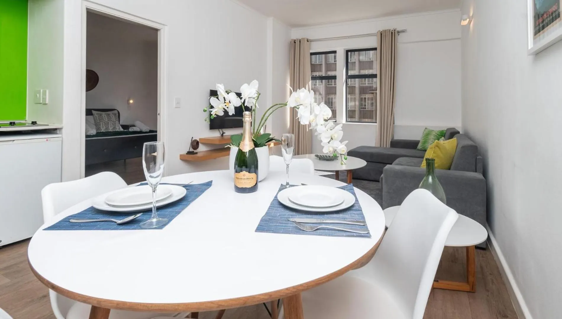 One Bedroom Apartment In Adderley Street Cape Town