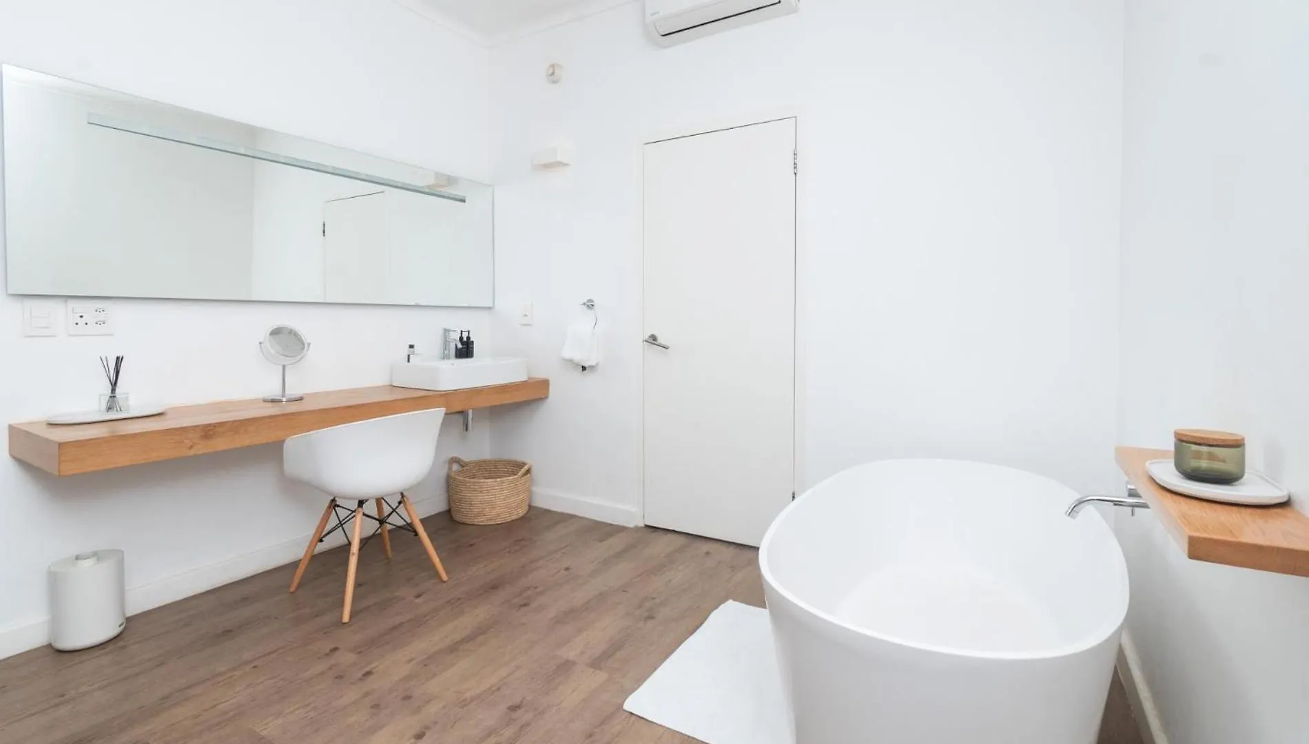 One Bedroom Apartment In Adderley Street Cape Town