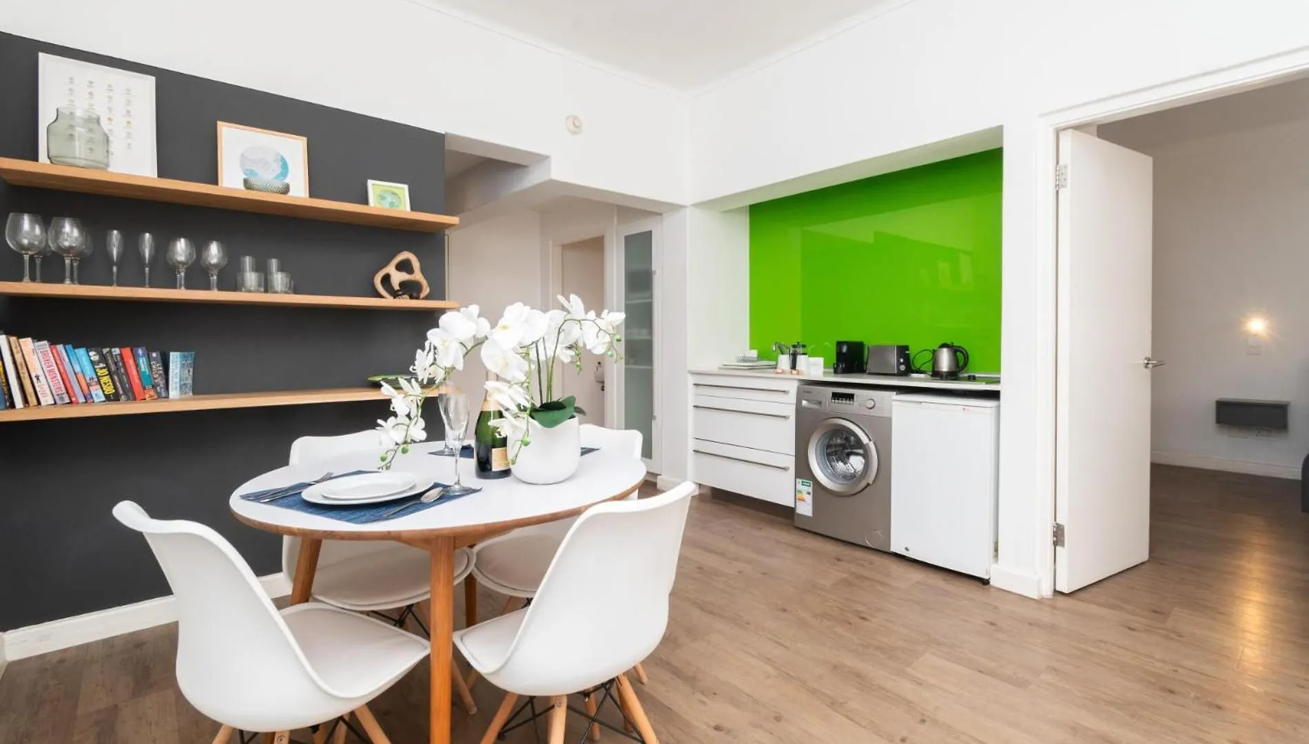 One Bedroom Apartment In Adderley Street Cape Town 0*,  Güney Afrika