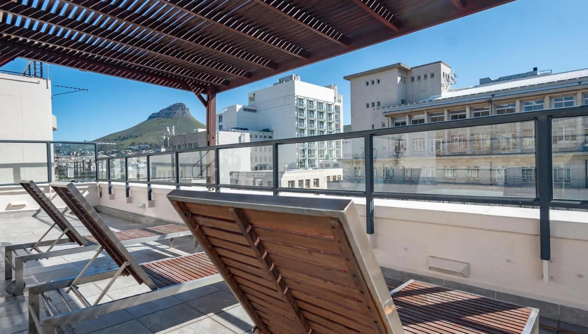 One Bedroom Apartment In Adderley Street Cape Town